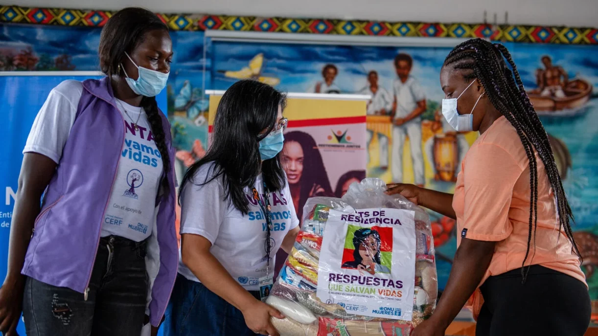 Barbacoas, Venezuela - Resilience kits with emergency food, hygiene items and information on sexual-related violence referrals and COVID-19 prevention are delivered to women-headed households. UN Women/Pablo Villota